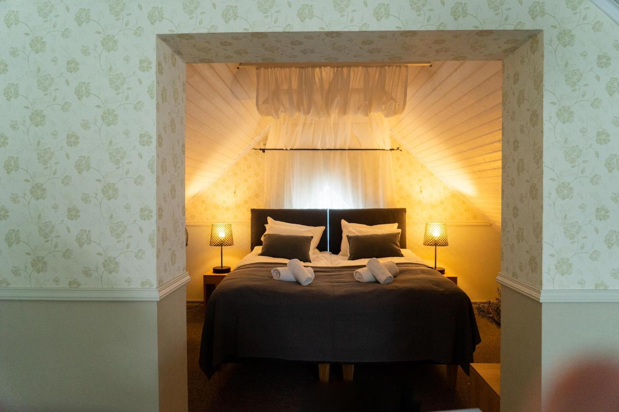 Vanalinna Boutique Hotel 쿠레사아레 외부 사진